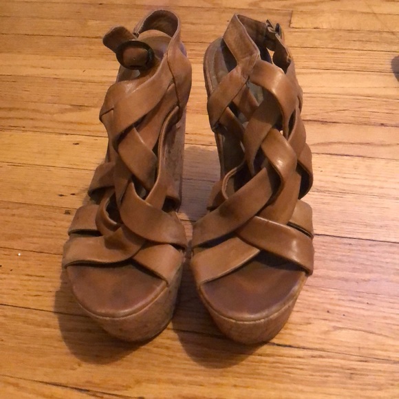 Steve Madden Camel caged platform wedges - Picture 2 of 2